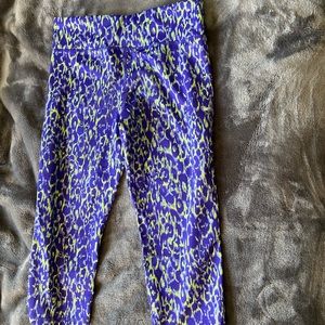 old navy size medium leggings that go to mid calf